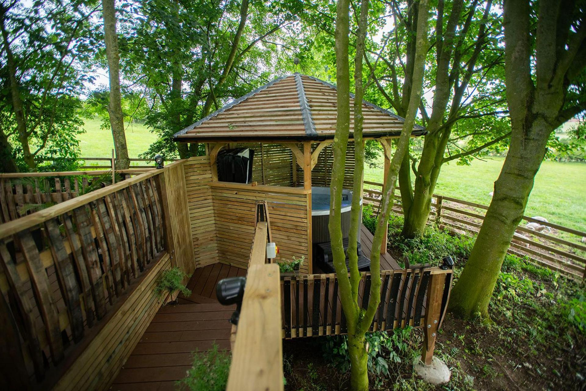 Burtree Country House, Tipi'S, Treehouse & Lodge & House Rooms With Hot Tubs In A Private Garden Thirsk Exterior photo