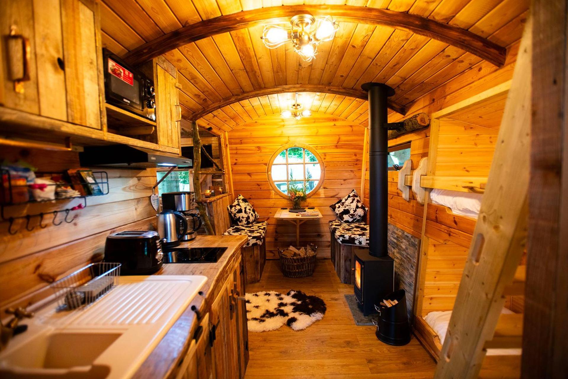 Burtree Country House, Tipi'S, Treehouse & Lodge & House Rooms With Hot Tubs In A Private Garden Thirsk Exterior photo