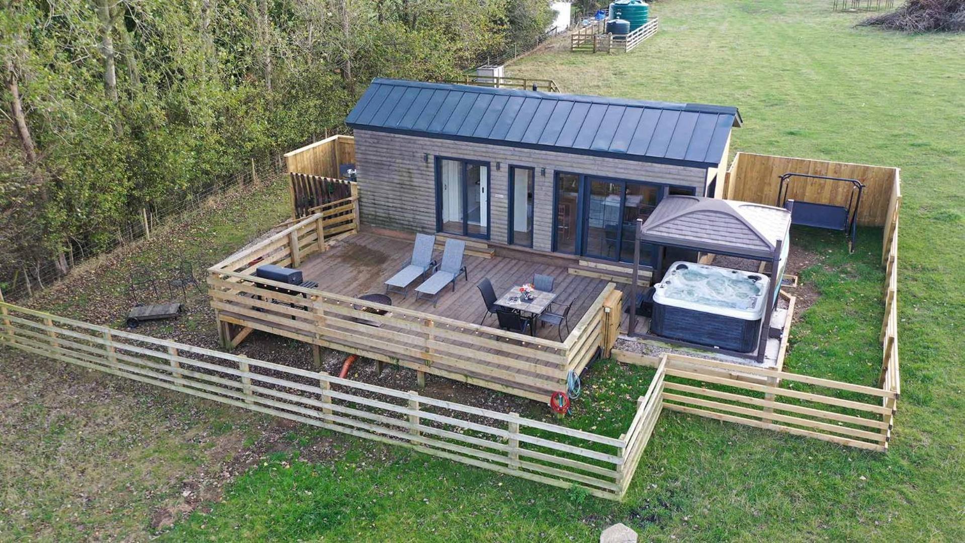 Burtree Country House, Tipi'S, Treehouse & Lodge & House Rooms With Hot Tubs In A Private Garden Thirsk Exterior photo