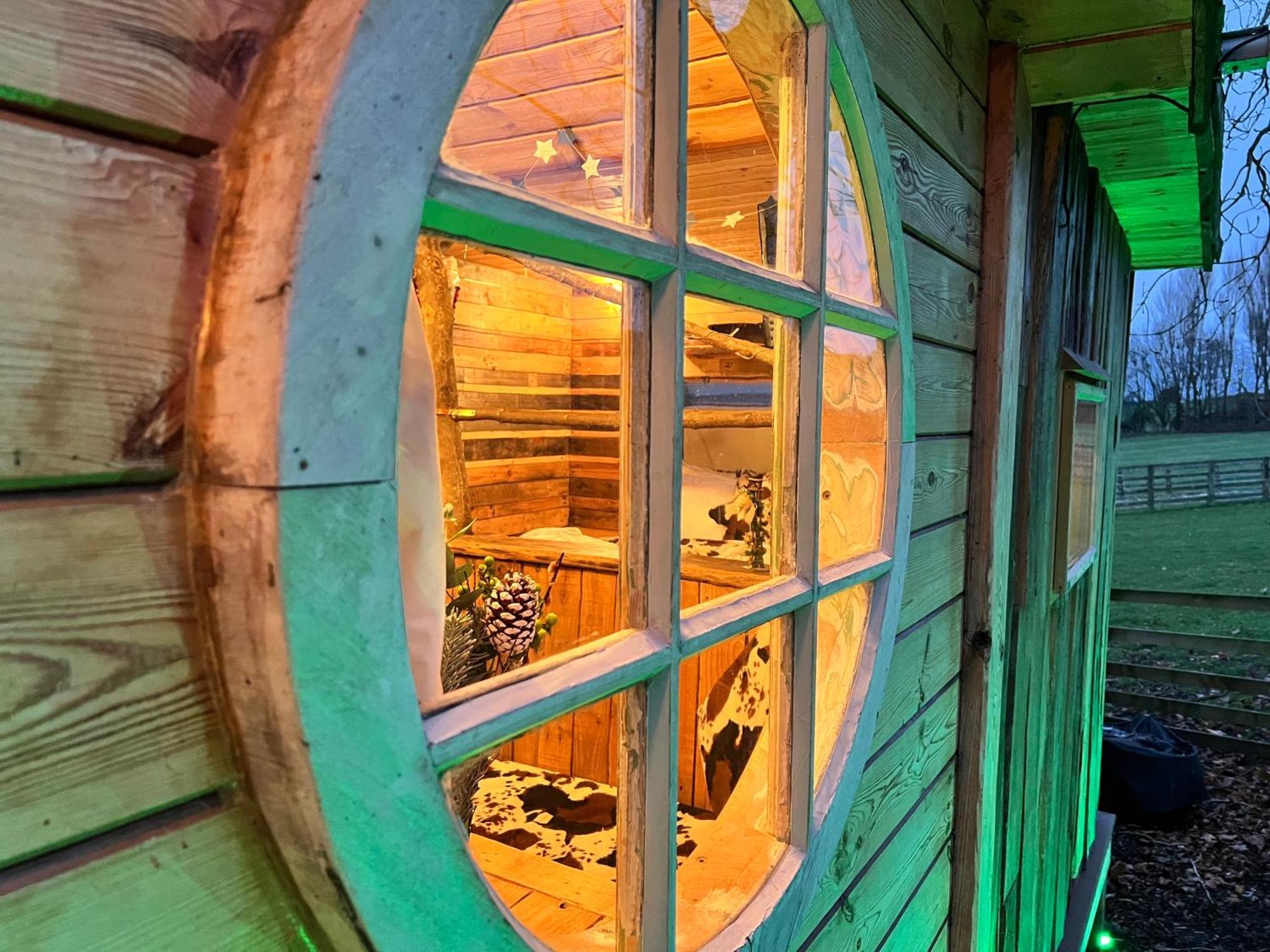 Burtree Country House, Tipi'S, Treehouse & Lodge & House Rooms With Hot Tubs In A Private Garden Thirsk Exterior photo