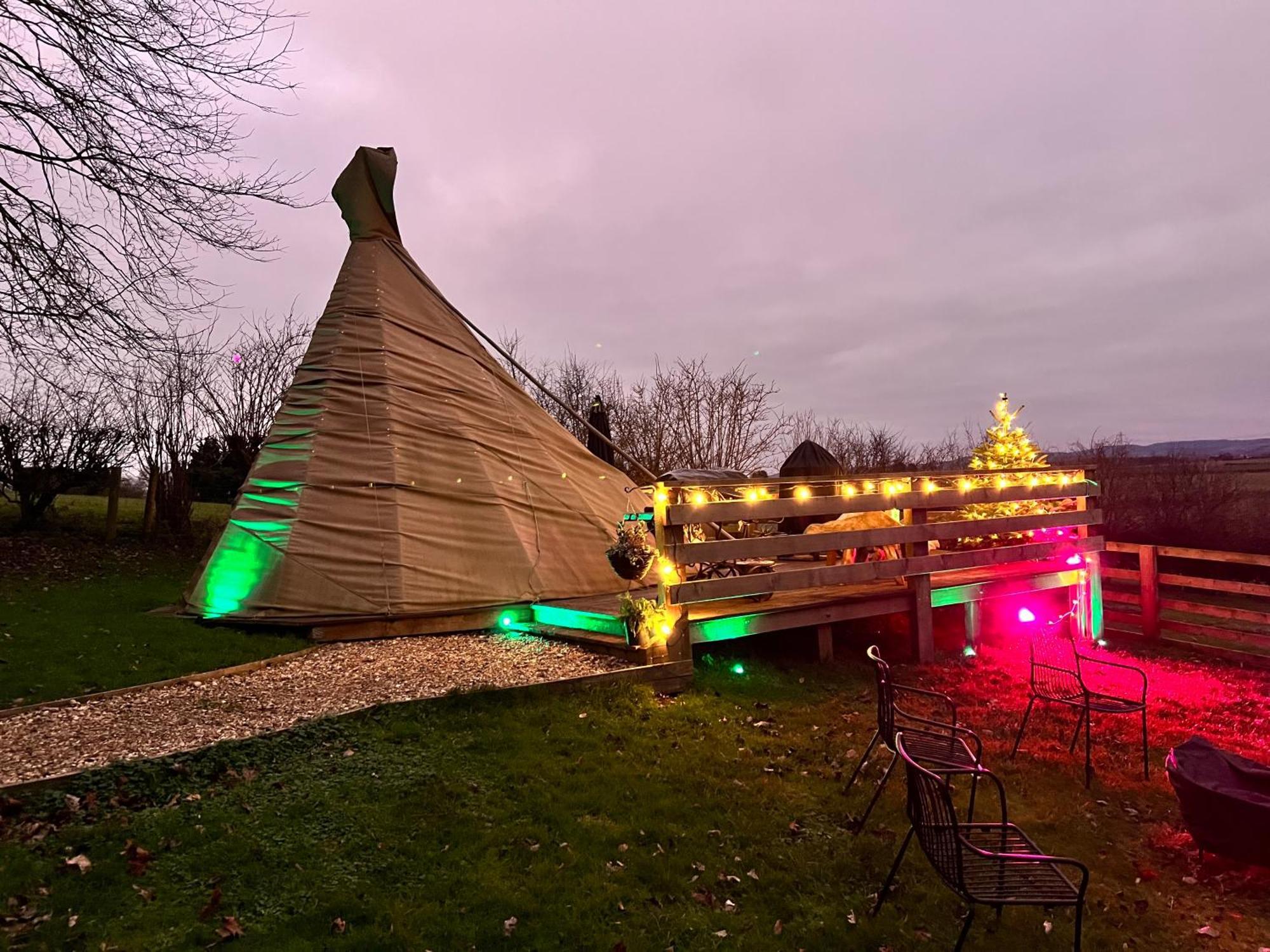 Burtree Country House, Tipi'S, Treehouse & Lodge & House Rooms With Hot Tubs In A Private Garden Thirsk Exterior photo