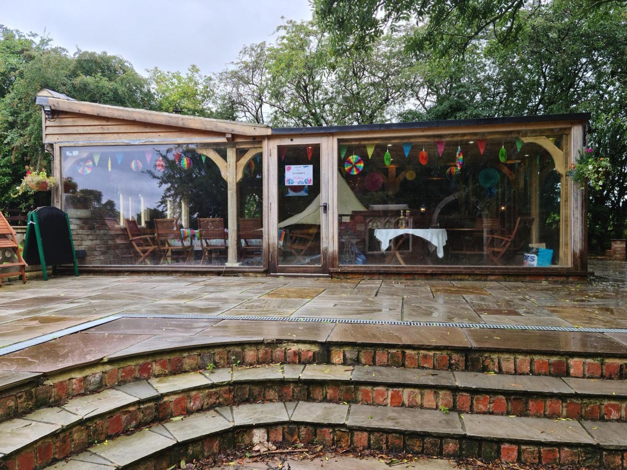 Burtree Country House, Tipi'S, Treehouse & Lodge & House Rooms With Hot Tubs In A Private Garden Thirsk Exterior photo