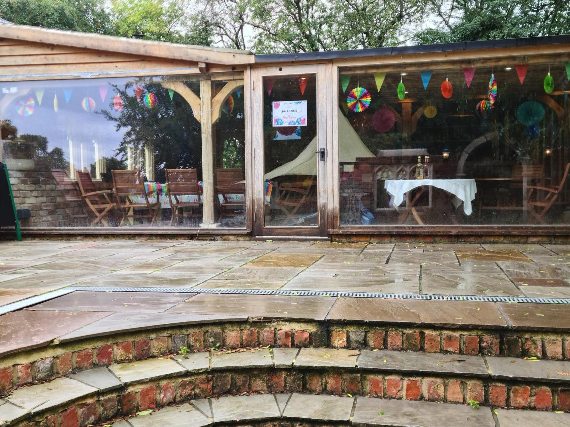 Burtree Country House, Tipi'S, Treehouse & Lodge & House Rooms With Hot Tubs In A Private Garden Thirsk Exterior photo